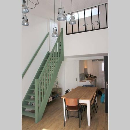 Superbe Duplex De 70M2 Avec 2 Chambres En Hyper Centre Au Calme Sur Cour Classe 3 Etoiles Avec Parking En Option La Rochelle  Exterior foto