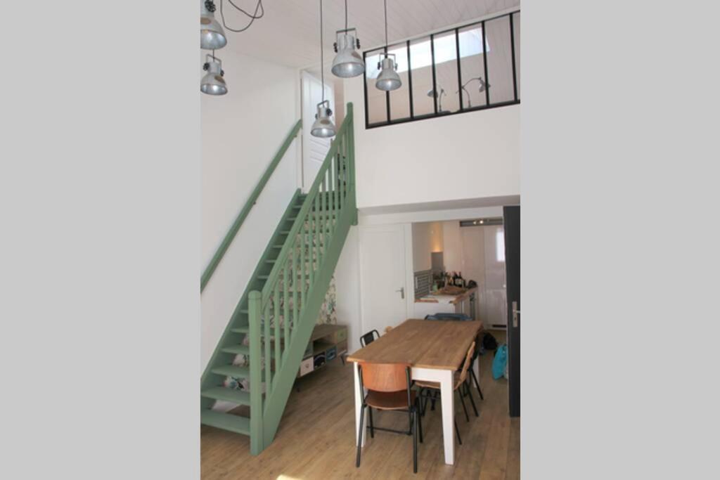 Superbe Duplex De 70M2 Avec 2 Chambres En Hyper Centre Au Calme Sur Cour Classe 3 Etoiles Avec Parking En Option La Rochelle  Exterior foto