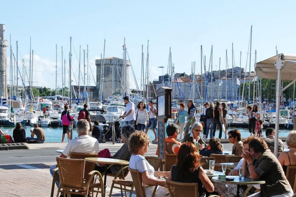 Superbe Duplex De 70M2 Avec 2 Chambres En Hyper Centre Au Calme Sur Cour Classe 3 Etoiles Avec Parking En Option La Rochelle  Exterior foto