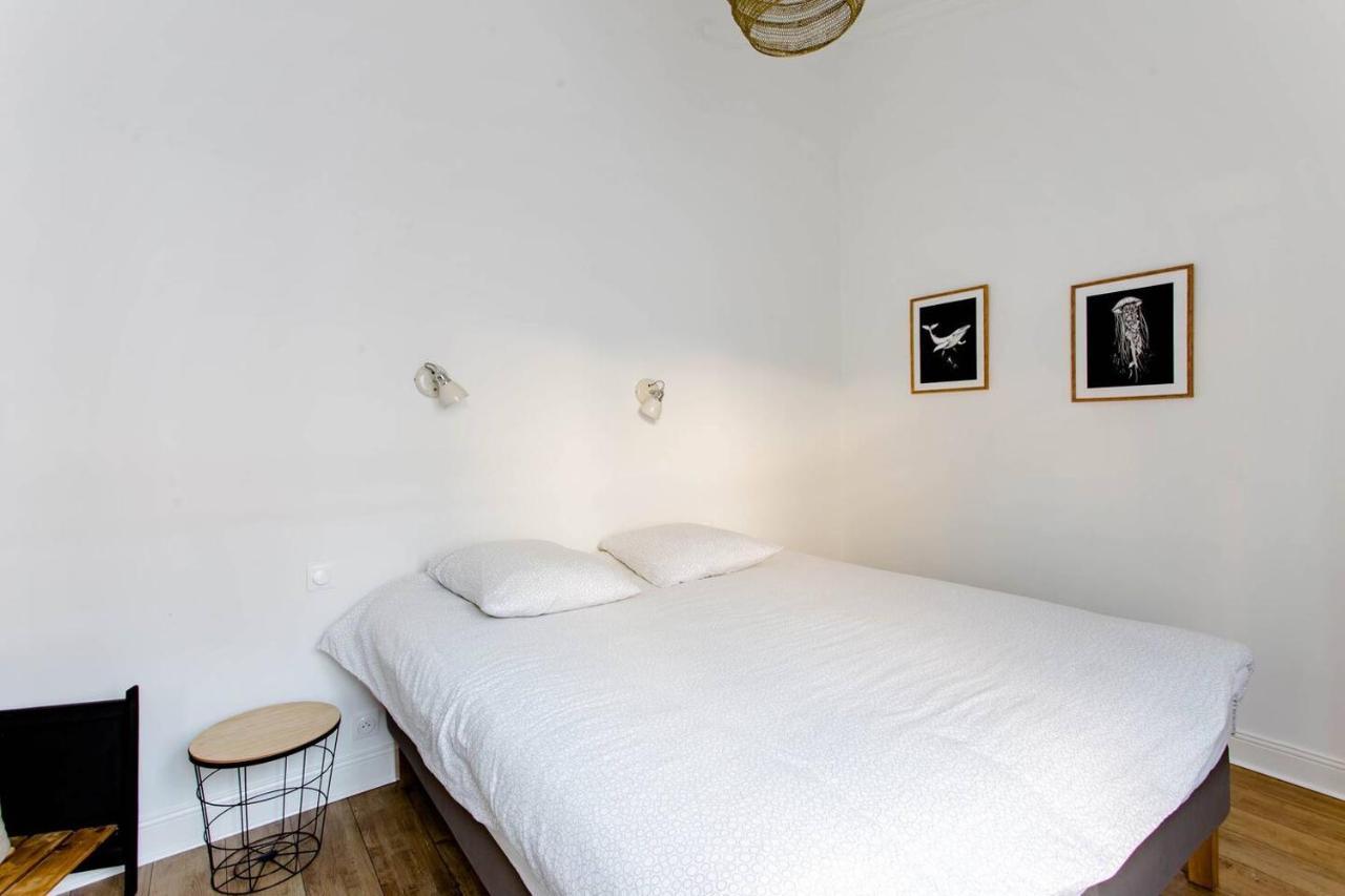 Superbe Duplex De 70M2 Avec 2 Chambres En Hyper Centre Au Calme Sur Cour Classe 3 Etoiles Avec Parking En Option La Rochelle  Exterior foto